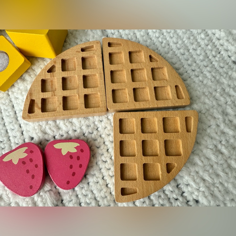 PairPear Wooden Waffle Maker Toy Food Playset - Picture 6 of 12